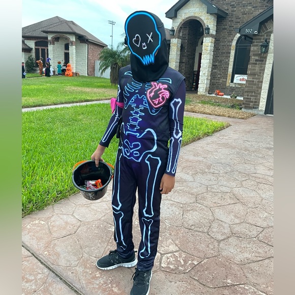 Fortnite Party Trooper glow in the dark costume - Picture 4 of 7